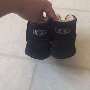 Black ugg boots
